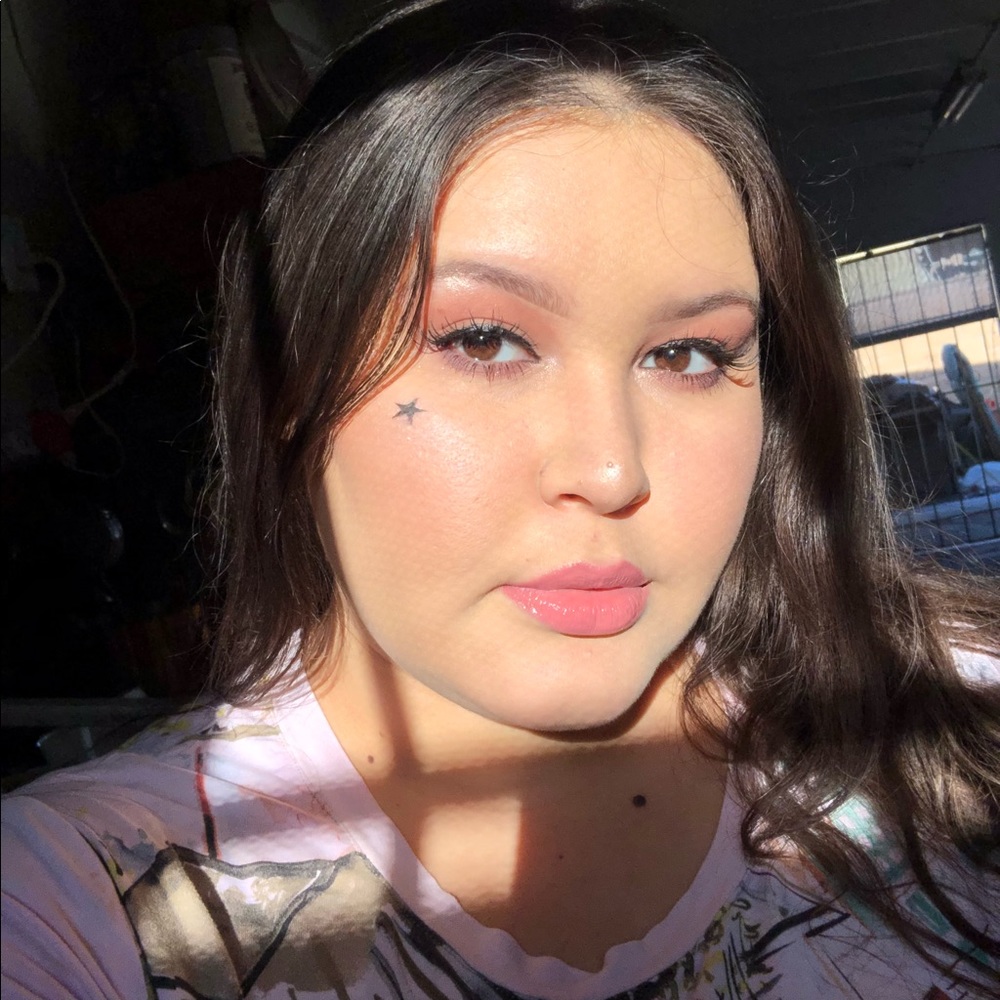 Meet your Posher, Dalia